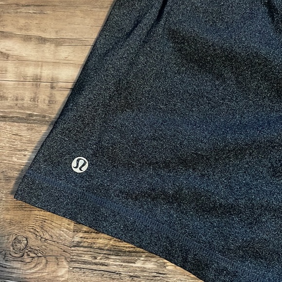 Lululemon stretchy athletic shorts - Picture 4 of 5